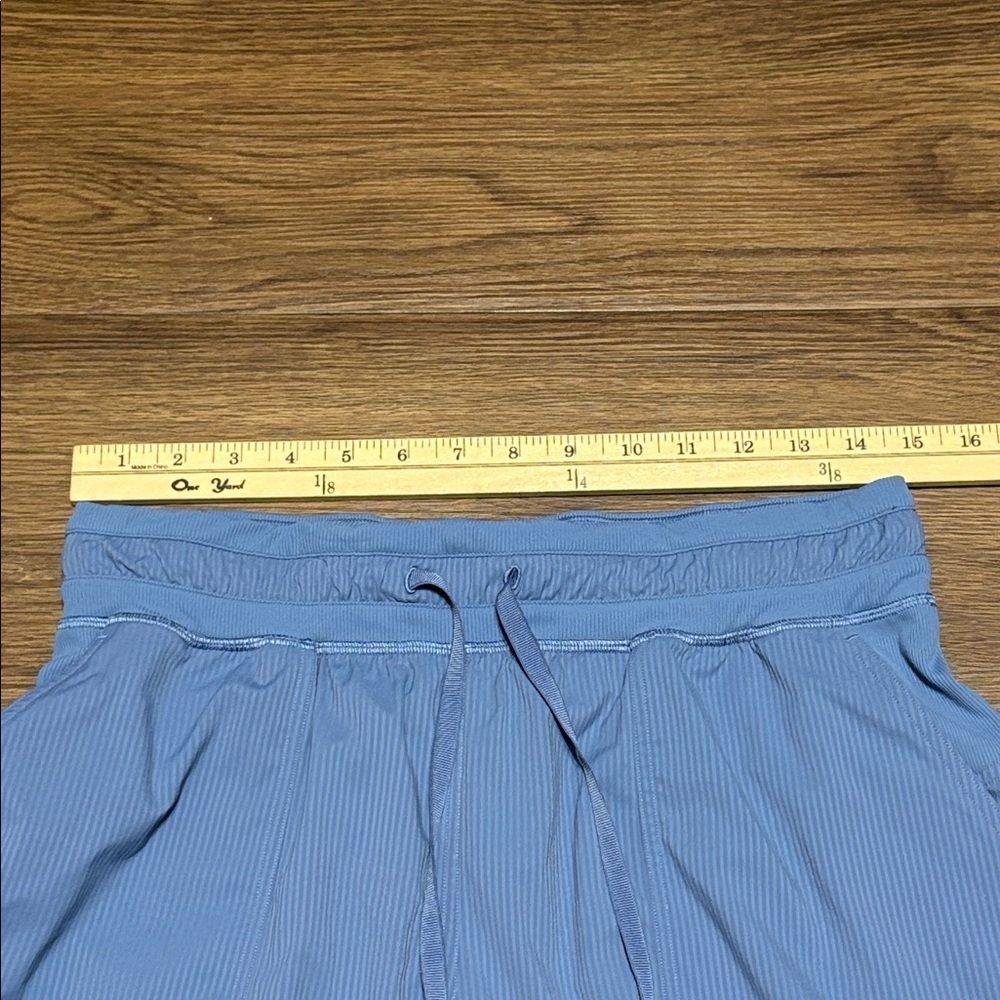 Lululemon Shorts Women’s Dance Studio HR Yoga Gym Oasis Blue Sports Nylon Size:8 - Picture 4 of 6